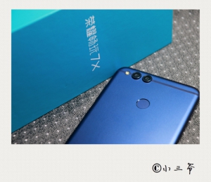 「小三爷测评」荣誉第一款全屏手机-荣耀畅玩7X拆箱