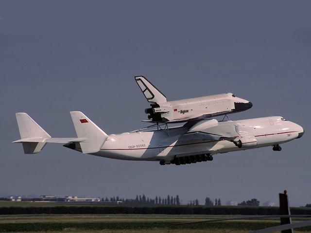 世界上最大的运输机--安-225运输机