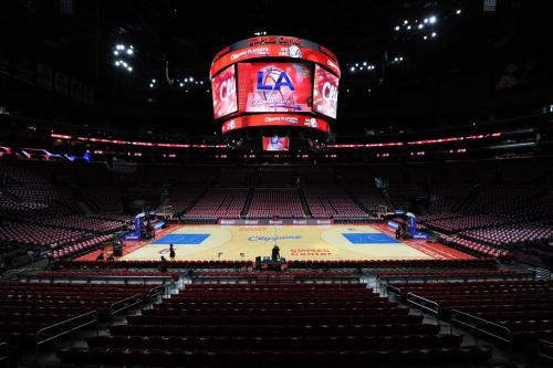 为什么nba球馆都建在郊区(来看看NBA各队球馆长什么样子，你都知道它们的名字吗？)