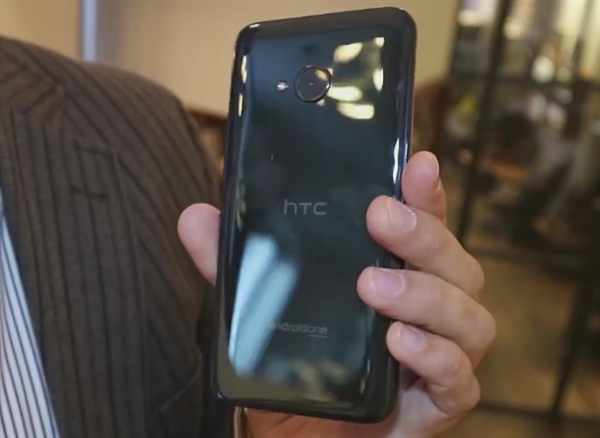 明日公布的HTC新手机免费观看：设计方案之魂回归，对飙iPhone X不哭天喊地