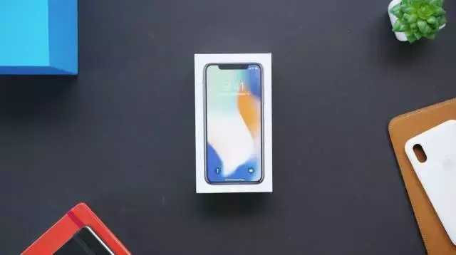 iPhone X 拆箱，印证新时期的来临