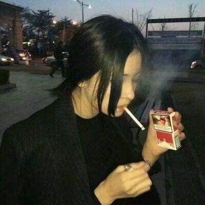 吸烟风格头像 帅气的吸烟头像