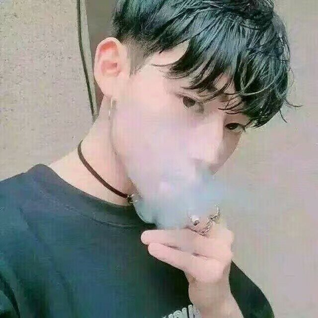 吸烟风格头像 帅气的吸烟头像