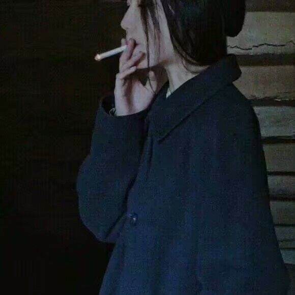 吸烟风格头像 帅气的吸烟头像