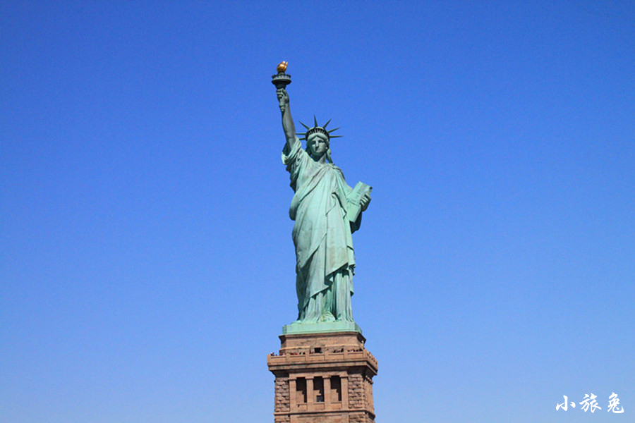 自由女神像在哪个城市？位于美国纽约海港内自由岛-第3张图片