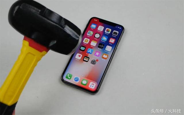 華為公司Mate10瑪莎拉蒂版和iPhone X到底是誰手機上霸者？你看中誰