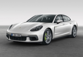 亮白保时捷Panamera4超跑桌面壁纸
