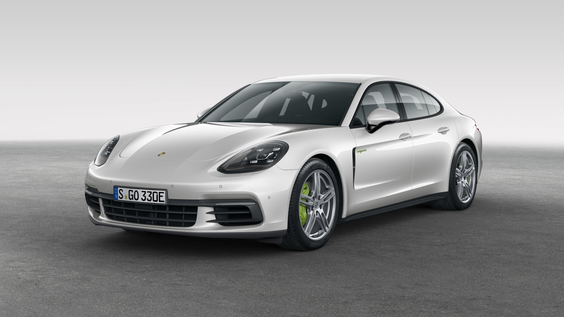 亮白保时捷Panamera4超跑桌面壁纸