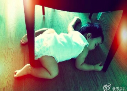 Jasper婴儿时期旧照曝光，幼时几乎和陈小春长得一模一样