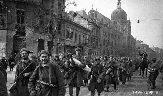 放弃攻入柏林的机会是套路？苏联牺牲30万人自以为捡到天大便宜！