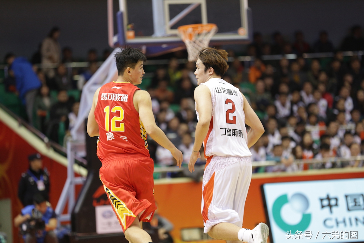 最强nba为什么有丁彦雨航(CBA丁彦雨航为啥这么火？除超强个人能力，还体现在这些小细节上)