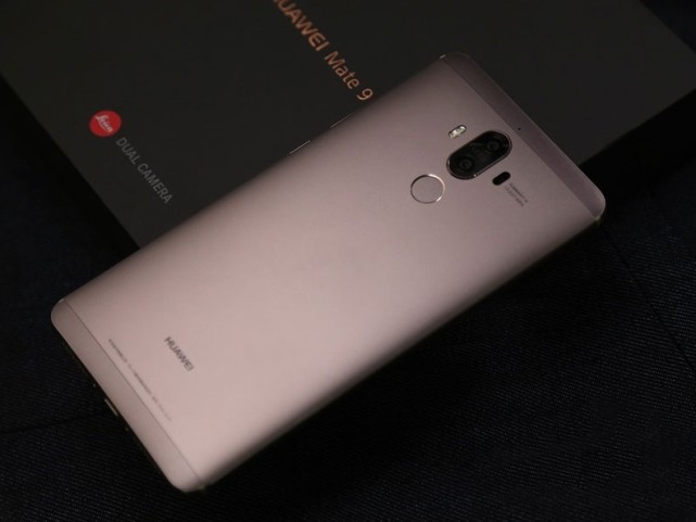 华为公司mate9大降1000元，性价比高辗压众机，你要挑选iphone7吗？