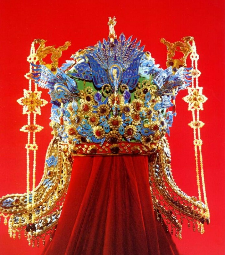 古代真正的凤冠霞帔有那么美吗?