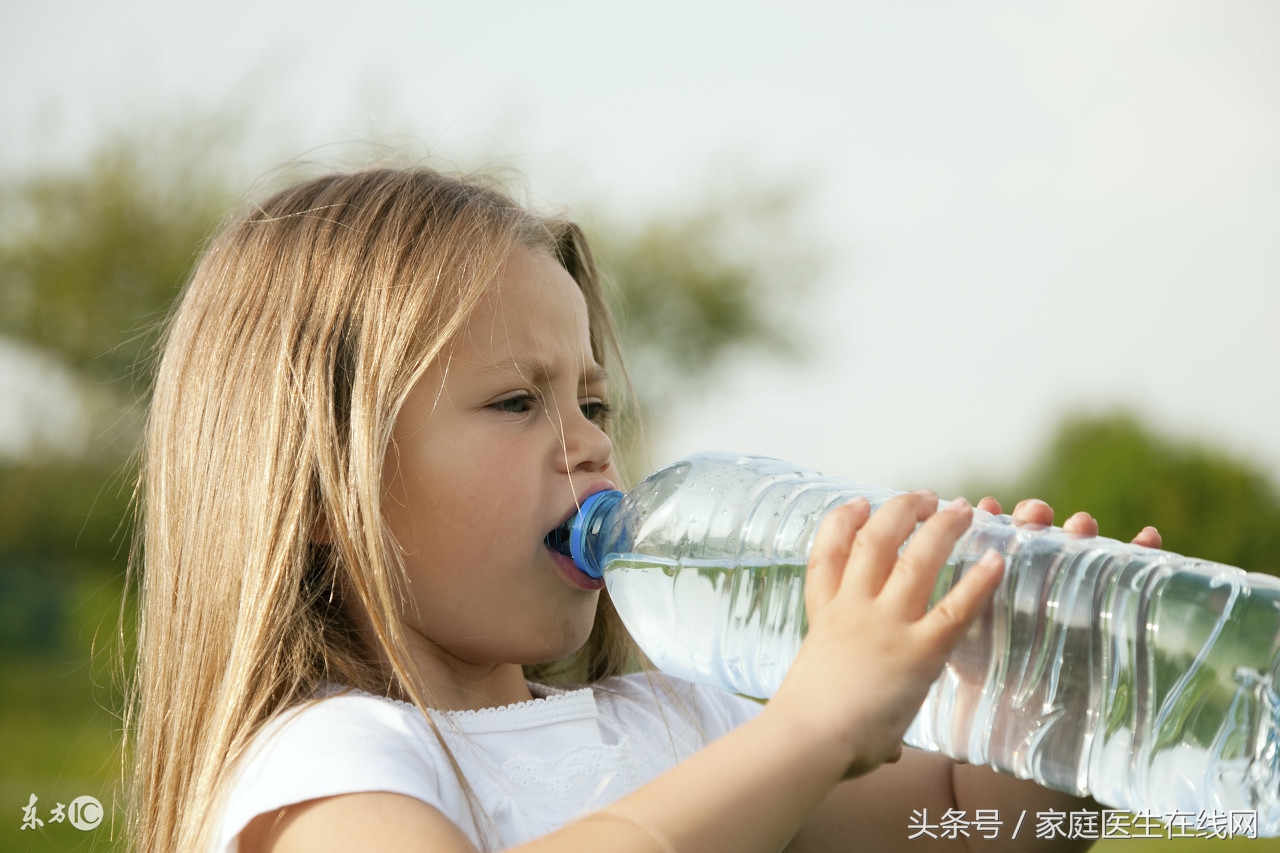 喝水过量会对身体造成危害！到底每天该怎么喝水才正确
