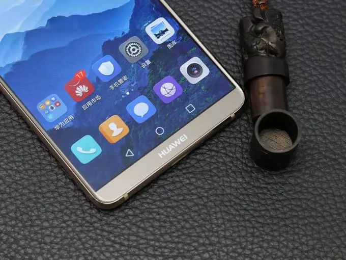 续航旗舰颜值担当 华为Mate 10 Pro评测