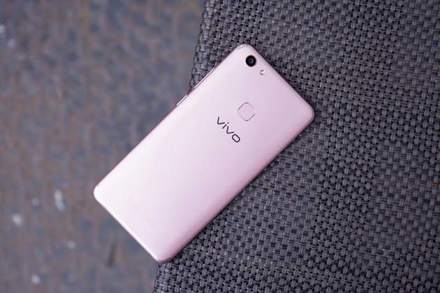 2400万柔光灯知性优雅颜自拍照，vivo Y79值得拥有