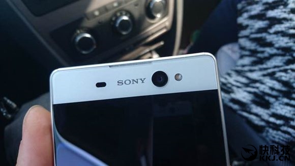 外置1300万摄像镜头！索尼新机Xperia C6偷跑：外框超窄