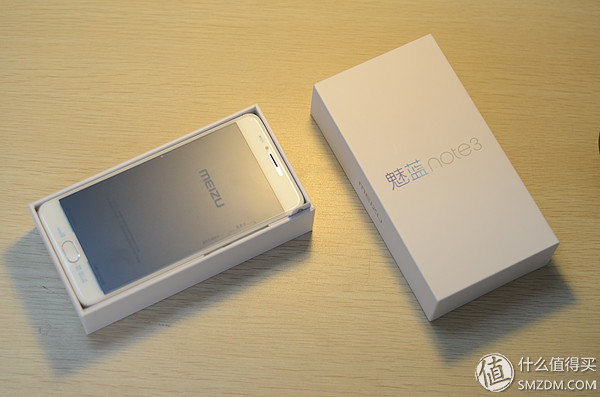 #本站首晒# 谁说旗舰机才有2.5D？MEIZU 魅族 魅蓝 Note3 银白色 开箱