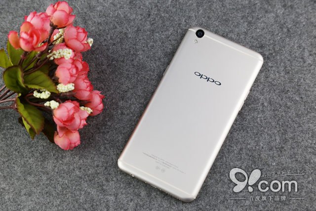 全新升级凝光身材曲线设计方案 OPPO R9 Plus拆箱图赏