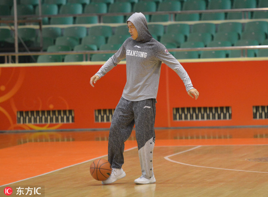 nba球星卡为什么剪掉劳森(山东高速训练备战 丁彦雨航回归剪了头发清爽上阵！)