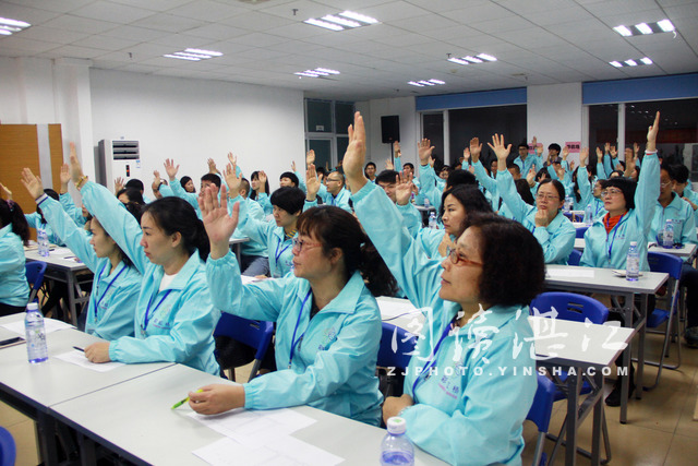 帮扶孤儿 湛江市“彩虹桥”志愿者协会正式成立