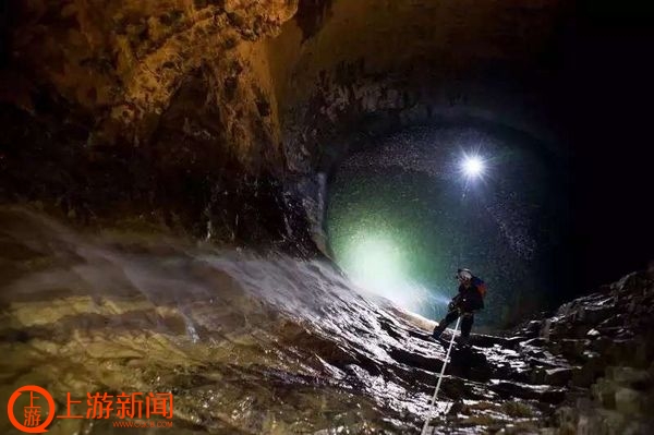 重庆市民探险綦江石壕洞穴 洞中景色美翻了