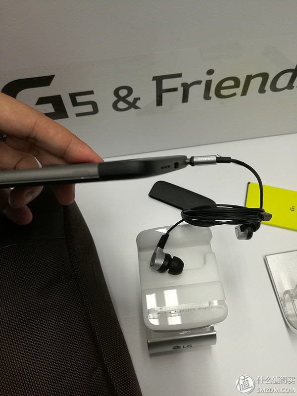 LG HBS-500 蓝牙颈带式耳机 开箱（兼谈LG G5的简单体验）