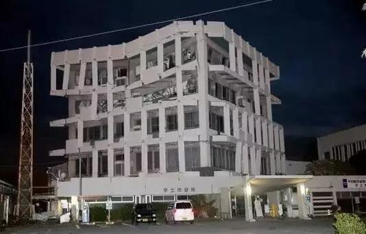 日本市政府大楼地震倒塌 ，原因却令人赞叹