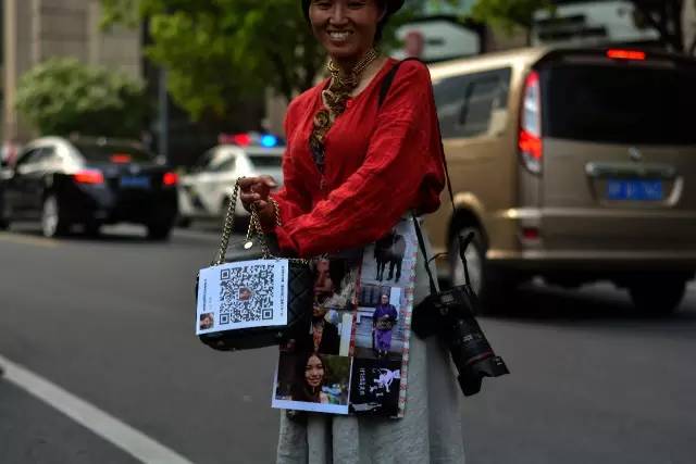 上海时装周时尚女摄影师竟是少林寺“自家人”