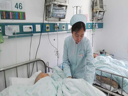 郑州市九院老年科一病区护士张丽君入围2016年郑州市“最美护士“候选人