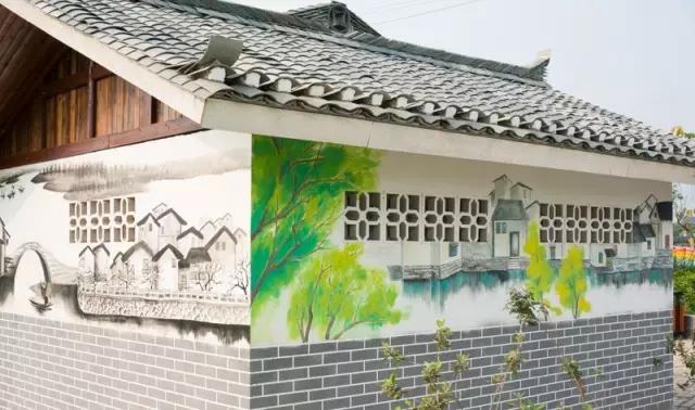 广西一村庄墙壁被乱涂鸦，但却文艺得不要不要的！