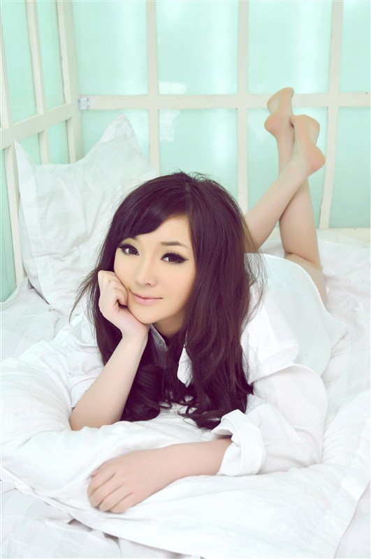 网络红人韩子萱清纯靓丽写真 华贵不复往昔