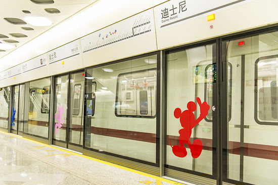 抢先看：上海地铁迪士尼站长这样，装饰梦幻
