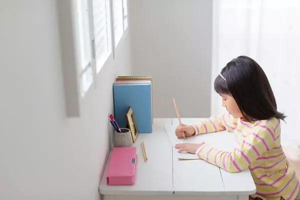 写作业磨蹭不可怕，妈妈这么教，把坏习惯改掉！