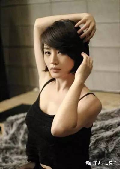 她是韩国巩俐三料影后，身材好过全智贤，是“花瓶”逆袭的传奇