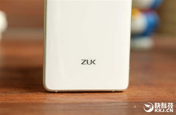 想到ZUK Z2 Pro真机图赏：最薄黑框 真三d夹层玻璃