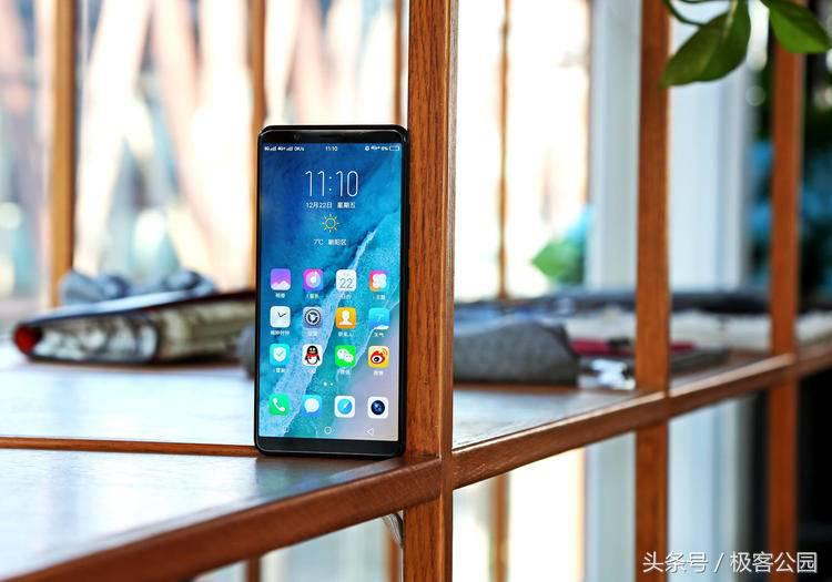 vivo X20 Plus 图赏：更大的全面屏手机，更强的背光照相