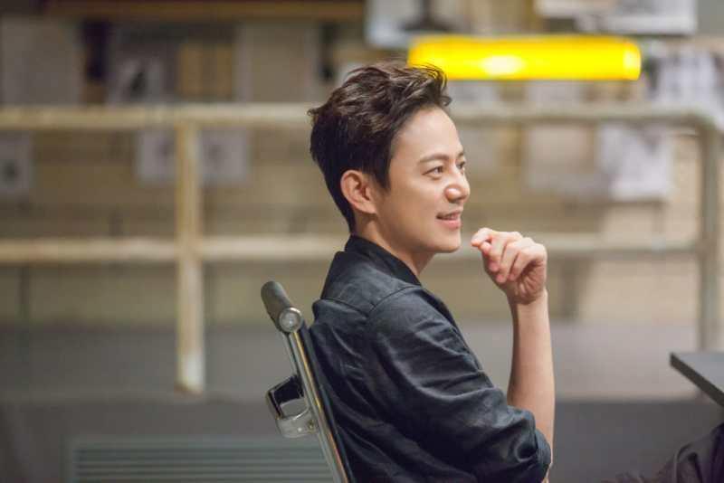 Ancient costume model of He Gui came, compare with contemporary outfit, which good-looking? 