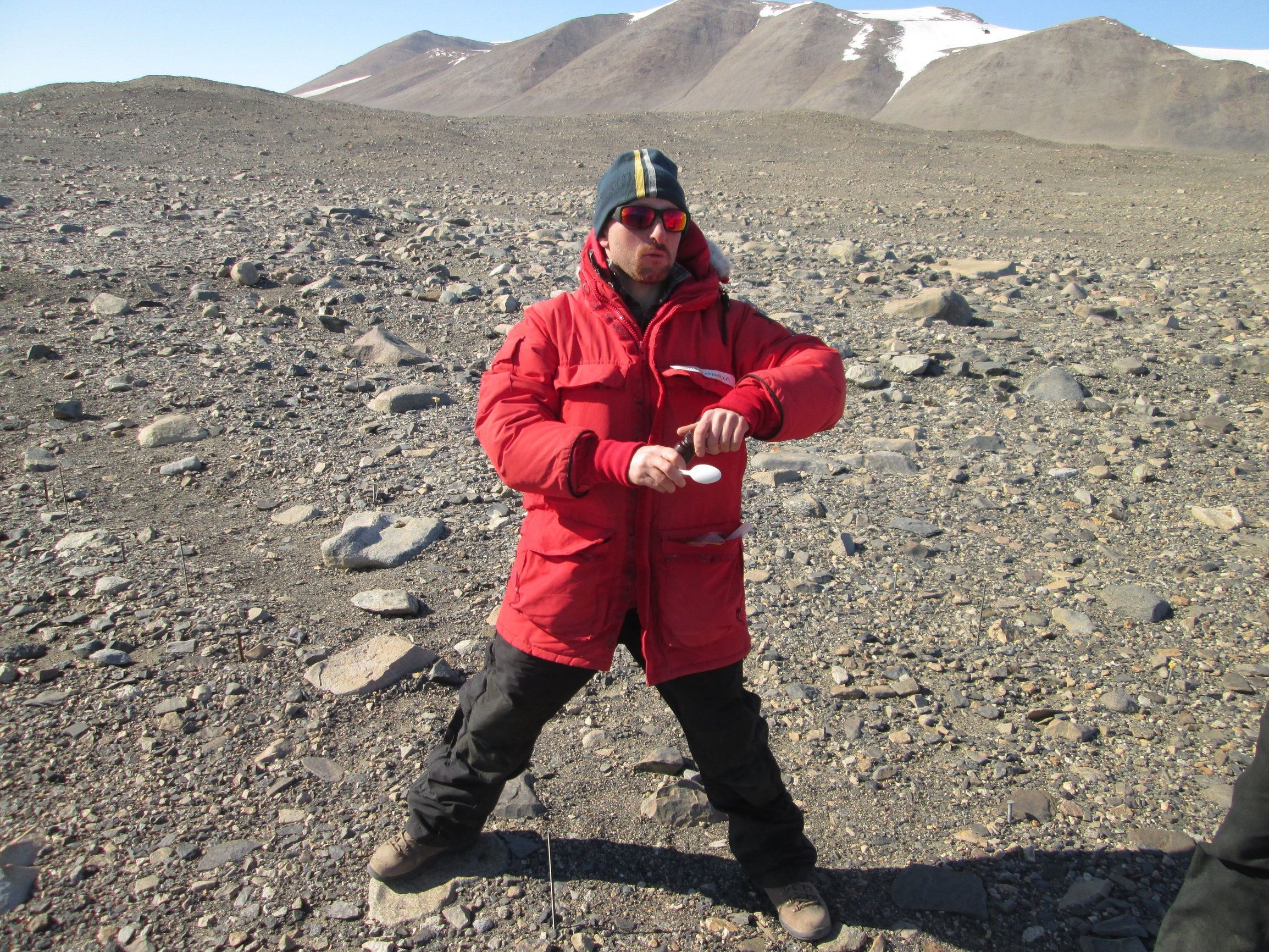 在南极干旱的山谷，气候变化引起土壤变化的早期迹象