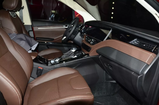 “尺度大”轿跑车SUV，君马S70产生新的跨级感受