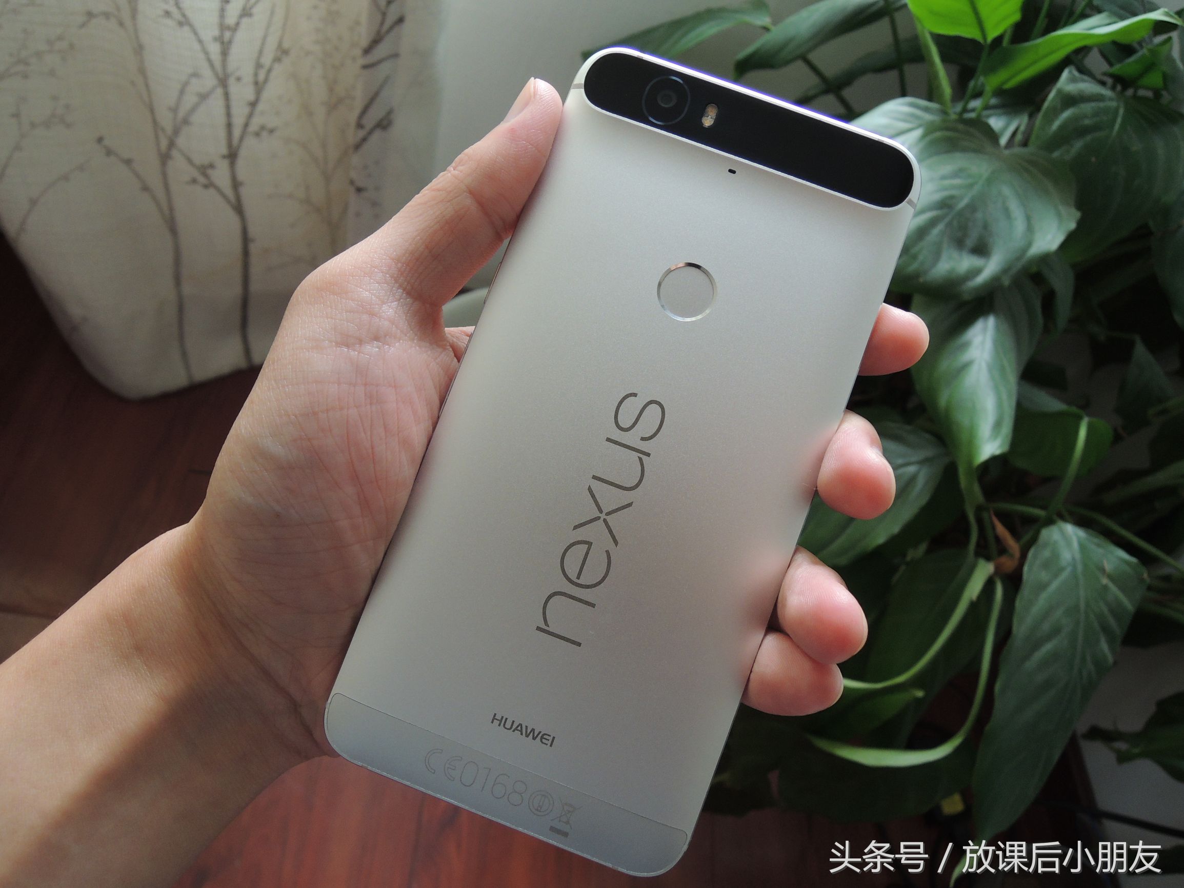 谷歌Android过气旗舰手机Nexus 6P开箱：现在用起来怎样？