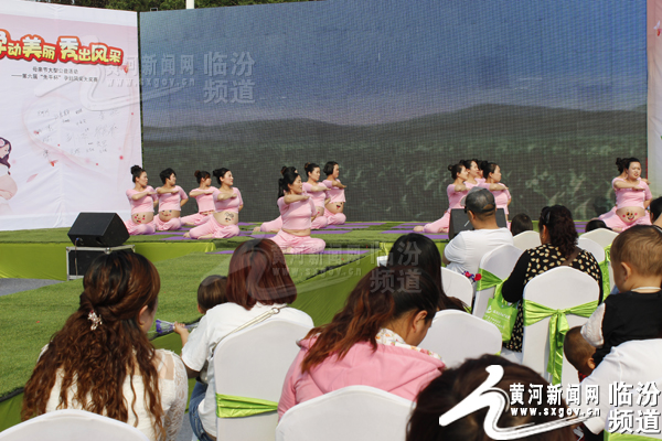 母亲节：临汾九州广场迎来一群孕妈咪T台秀（组图）
