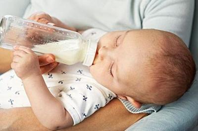涨姿势：宝宝吐奶怎么办？吐奶真的可以预防吗？