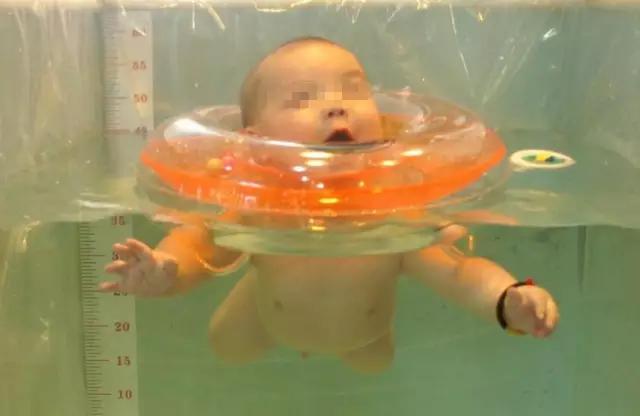 婴儿家中游泳窒息险丧命 家庭自助宝宝游泳亮红灯