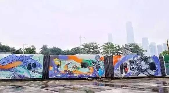 广州有轨电车被众人乱涂乱画！居然无人制止！