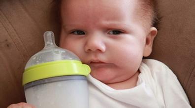 宝宝不喜欢奶瓶，对照一下是不是你的过失导致的