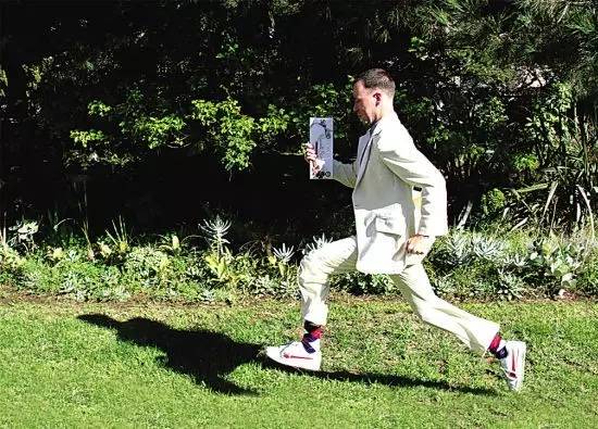 为爱徒步1万公里、2千万步,相当于从北京