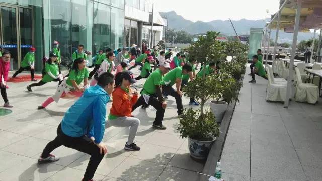 为爱徒步1万公里、2千万步,相当于从北京