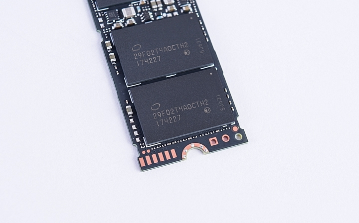 光一般的速度：3200MB/s高速传输！英特尔SSD 760P固态硬盘实测！