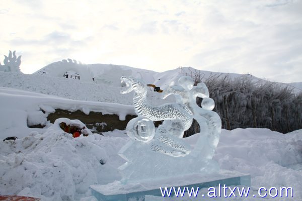新疆阿勒泰第七届冰雕大赛进行时